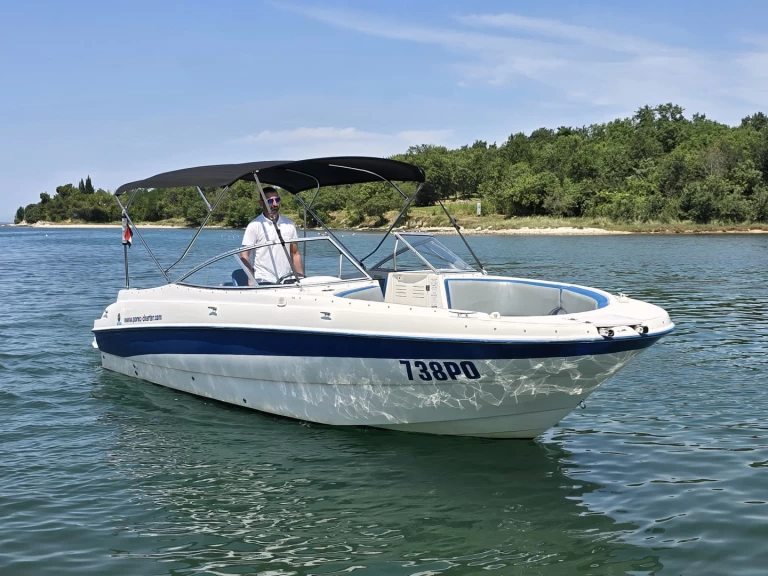 Louer Bateau à moteur avec ou sans skipper Bayliner à Poreč