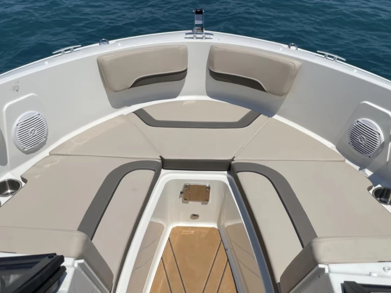 Bayliner VR6 OB a louer à Poreč