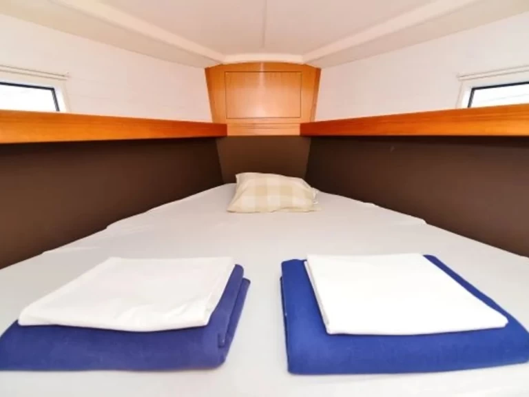 Louez un Bavaria Bavaria Cruiser 37 B à Betina