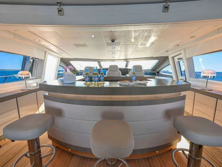 Location bateau Mangusta TOTAL à Paradise Island sur Samboat