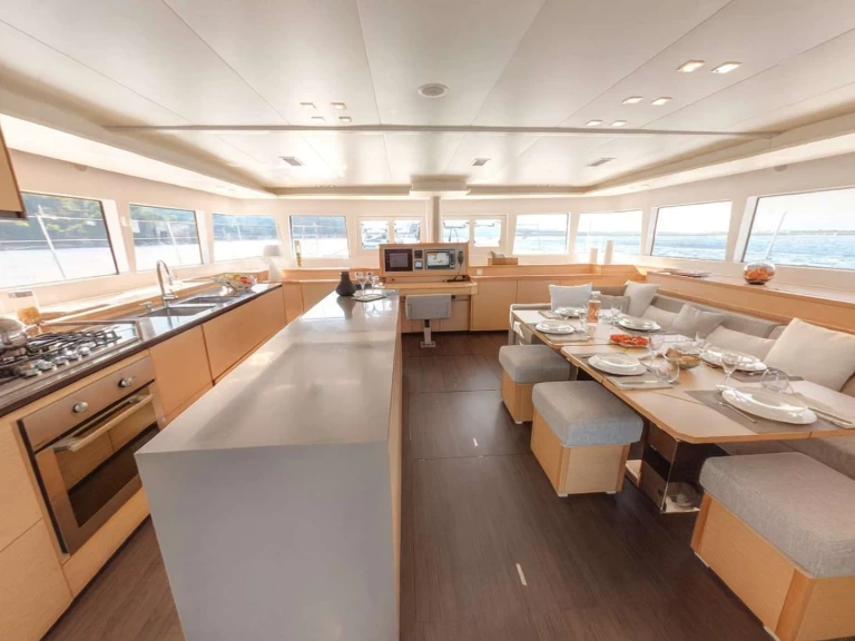 Louer Yacht avec ou sans skipper Lagoon à Álimos