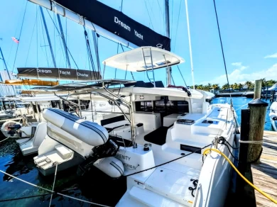 Hire a Lagoon Lagoon 46 Nassau