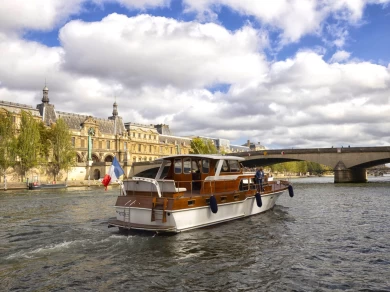 Luxury Yacht hire in Paris - Croisière sur un Yacht privé