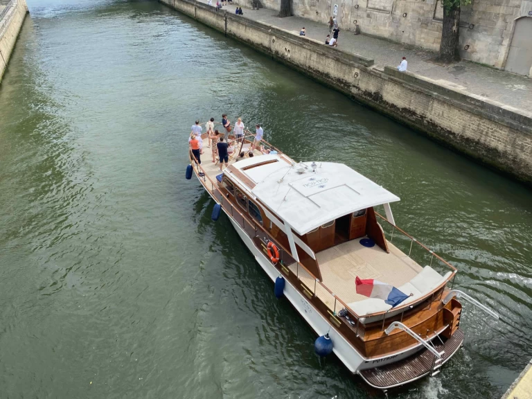 Location bateau Croisière sur un Yacht privé à Paris sur Samboat