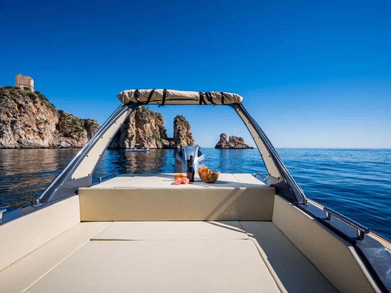 Louer Semi-rigide avec ou sans skipper Altamarea à Castellammare del Golfo