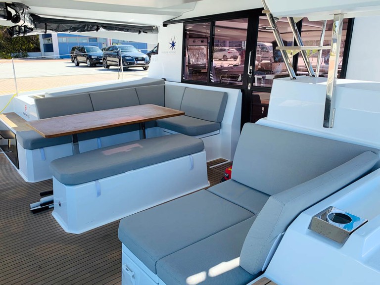 Location Catamaran à Álimos - Fountaine Pajot Elba 45