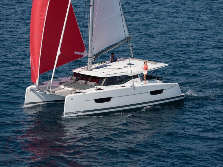 Location bateau Fountaine Pajot Isla 40 à Álimos sur Samboat