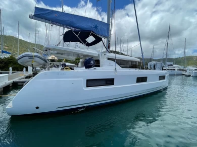 Hire Catamaran Lagoon with a boat licence