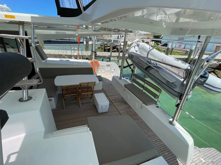 Location bateau Álimos pas cher Lagoon 42