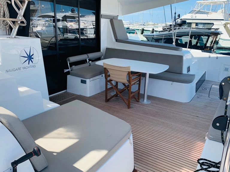 Louer Catamaran avec ou sans skipper Lagoon à Álimos