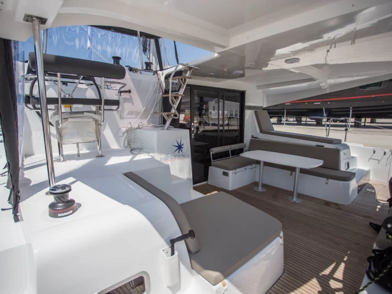 Louez un Lagoon Lagoon 42 à Álimos