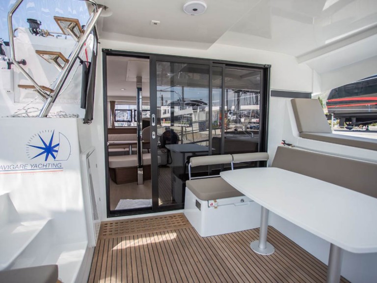 Location bateau Álimos pas cher Lagoon 42