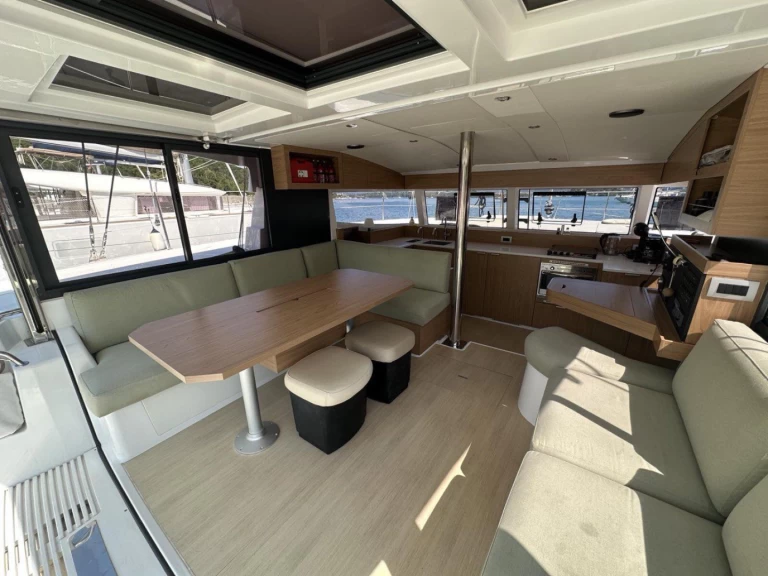 Catamaran à louer à Ðuraševići au meilleur prix