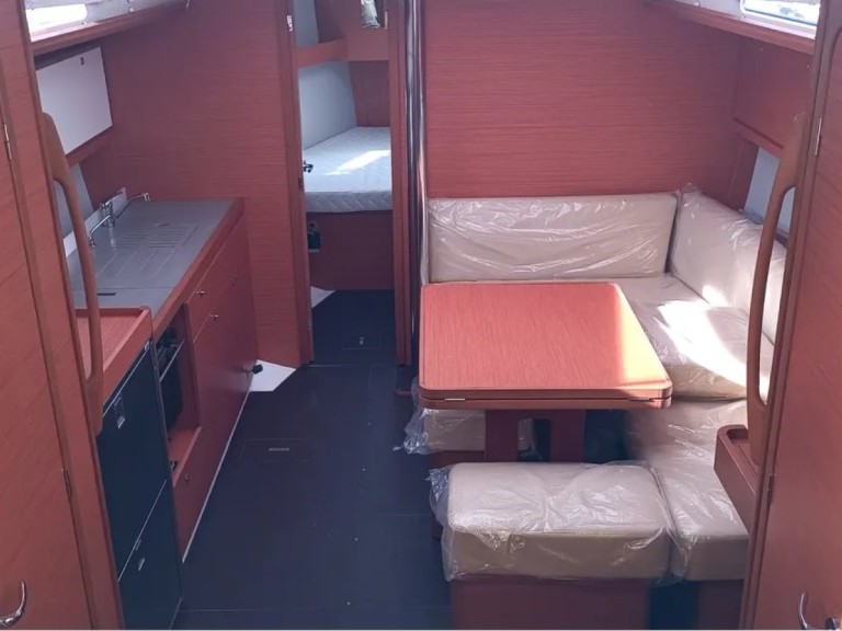 Location bateau Dufour Dufour 390 GL à Cagliari sur Samboat