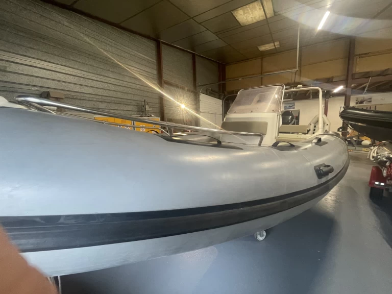 Louer Semi-rigide avec ou sans skipper Brig à Baden