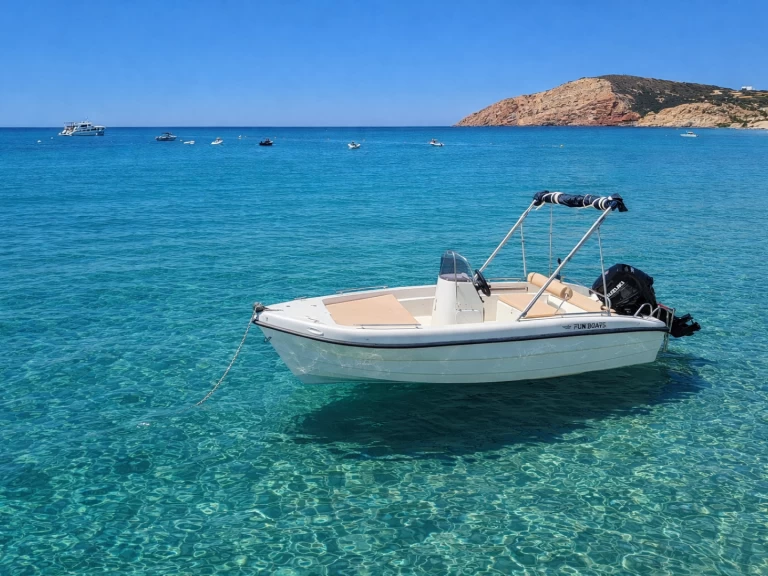 Louer Bateau à moteur avec ou sans skipper Funboat à Mílos
