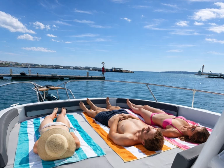 Location bateau Cannes pas cher Cap Camarat 9.0 CC