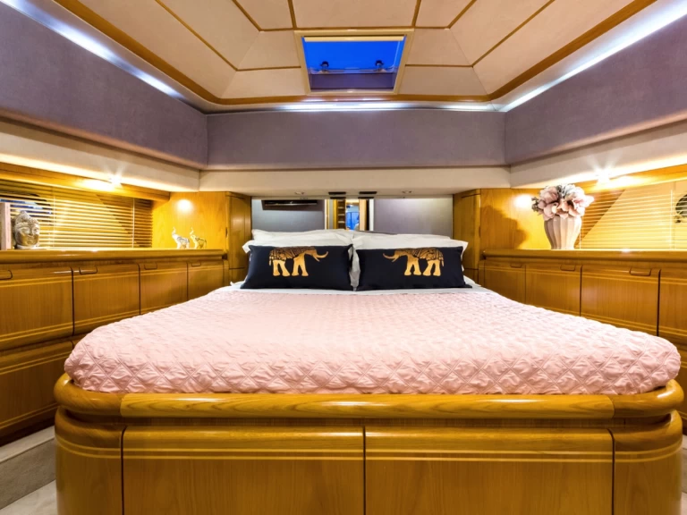 Location à Mykonos (Ville) - Ferretti Ferretti 80 sur SamBoat