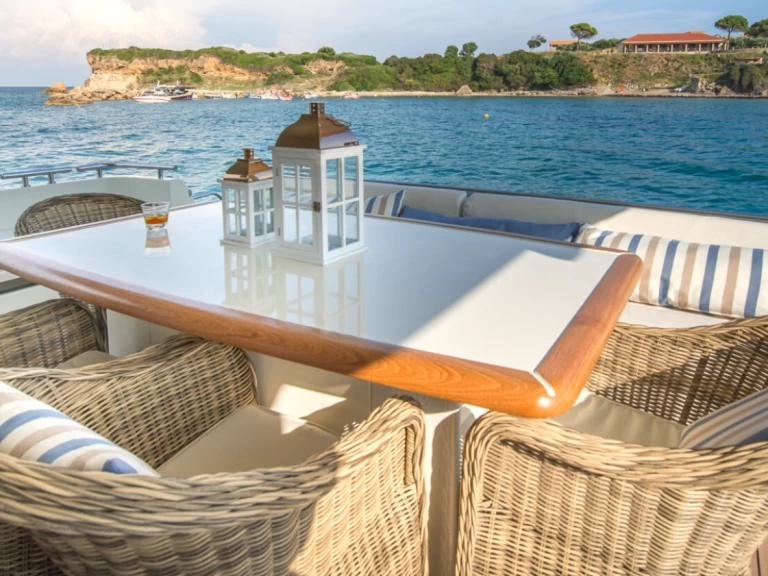 Louez un Ferretti Ferretti 80 à Mykonos (Ville)