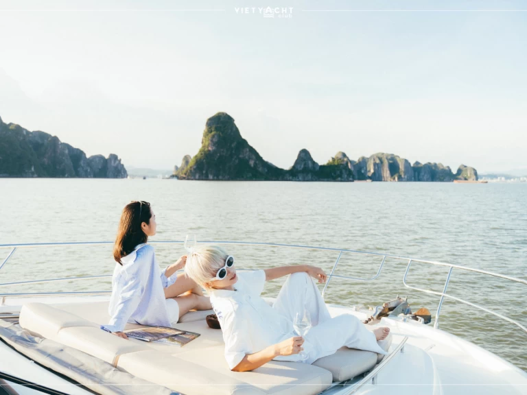Louer Bateau à moteur avec ou sans skipper Prestige à Hạ Long