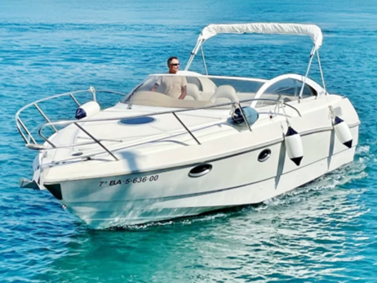 Bateau à moteur à louer à Platja d'Aro au meilleur prix