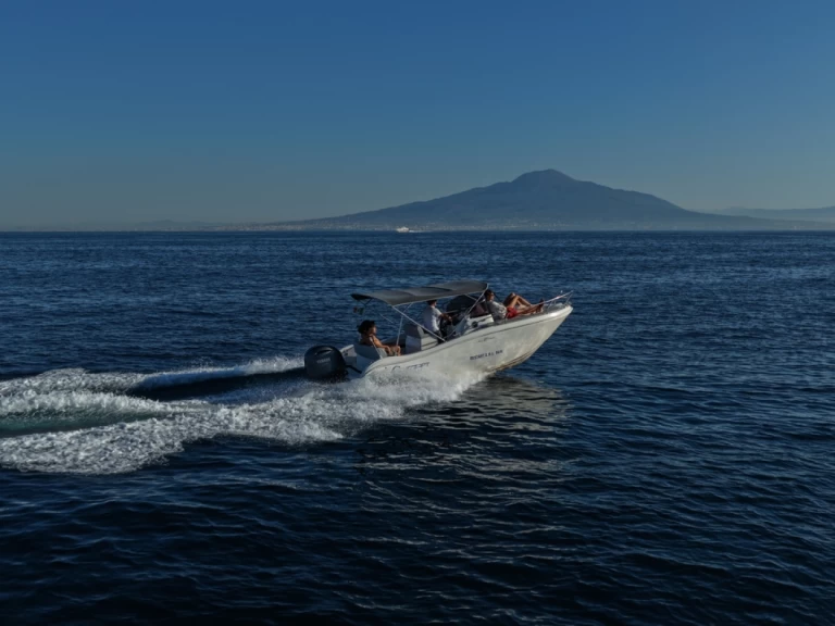 Bateau à moteur à louer à Sorrento au meilleur prix