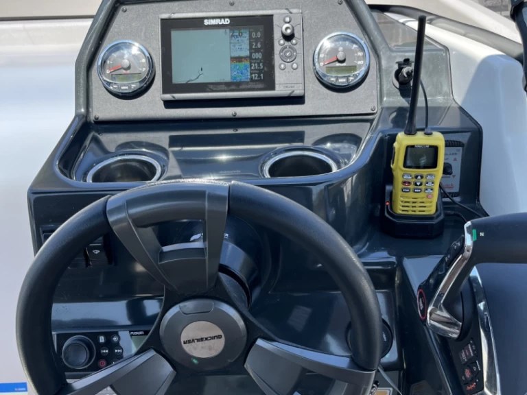 Louez un Quicksilver Activ 675 Open à Arzon