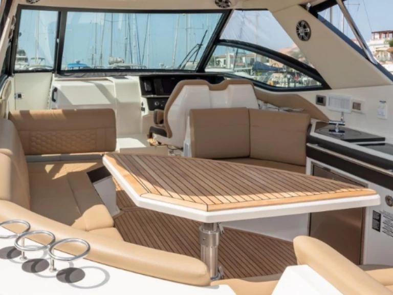 Bateau à moteur à louer à Ayia Napa au meilleur prix