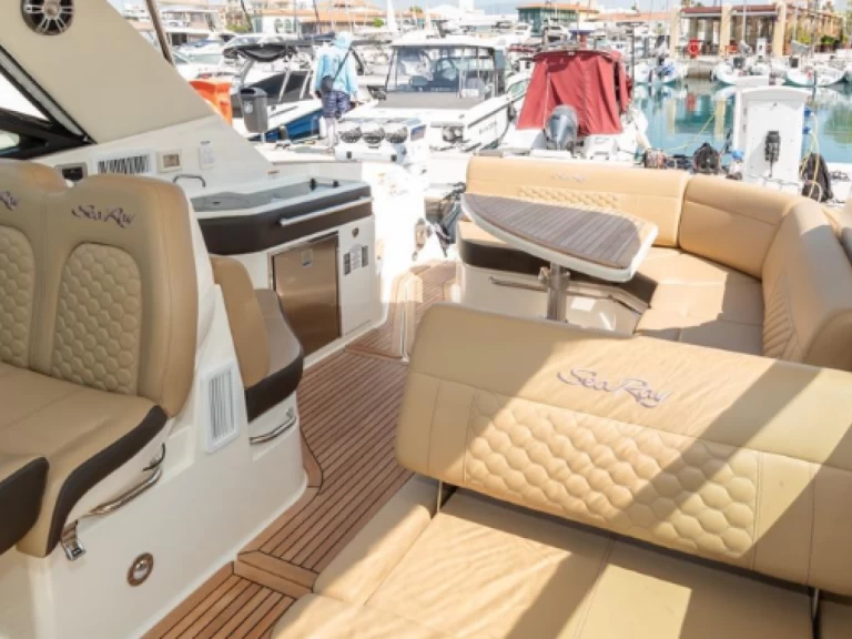 Sea Ray Sundancer 320 a louer à Ayia Napa