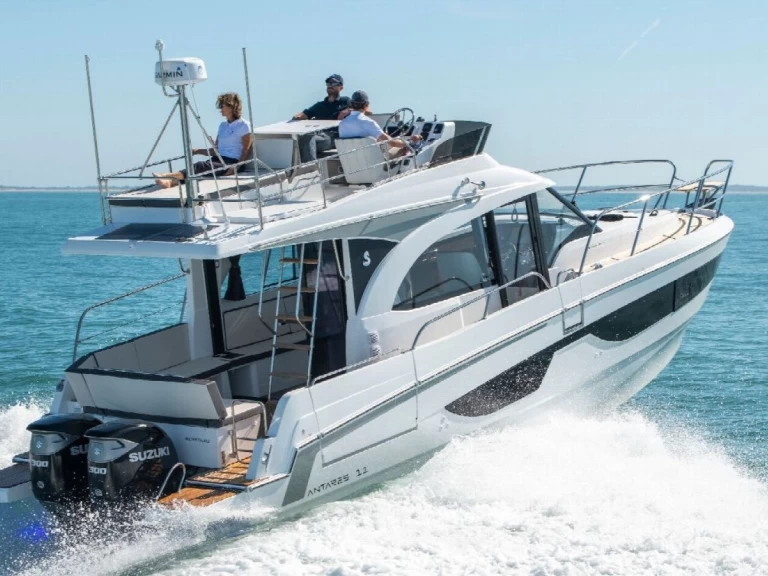 Location Bateau à moteur à Ajaccio - Bénéteau ANTARES 11 OB FLY