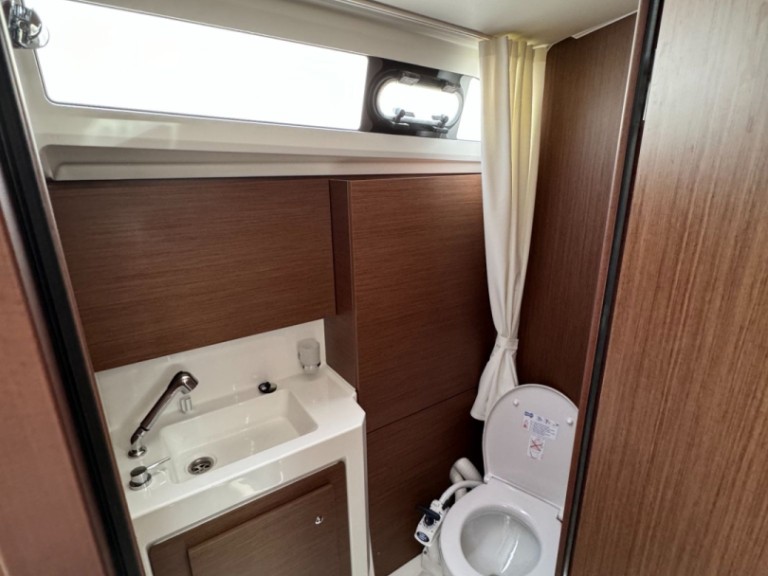 Location bateau Ajaccio pas cher OCEANIS 37.1 OCEANIS 37.1