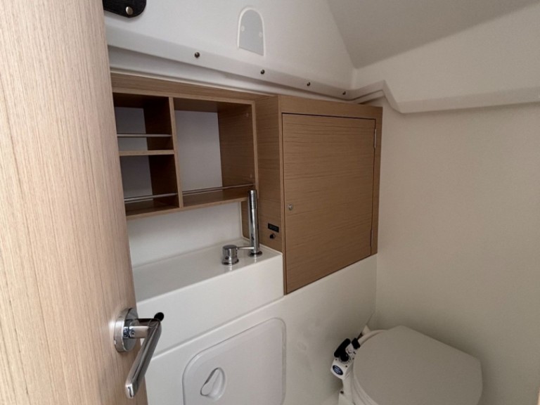 Location bateau Ajaccio pas cher Oceanis 30.1