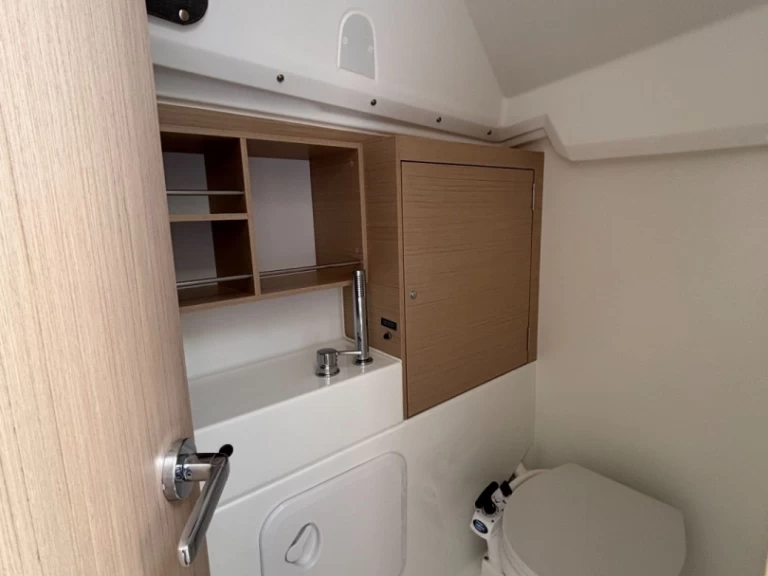 Location bateau Ajaccio pas cher Oceanis 30.1