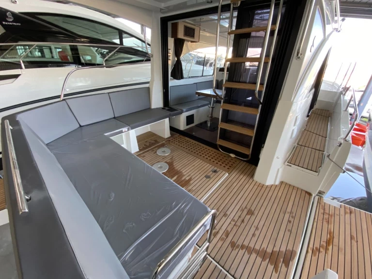 Louer Bateau à moteur avec ou sans skipper Bénéteau à Ajaccio