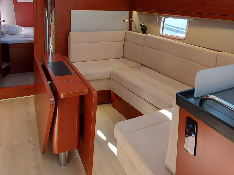 Voilier à louer à Lávrio au meilleur prix