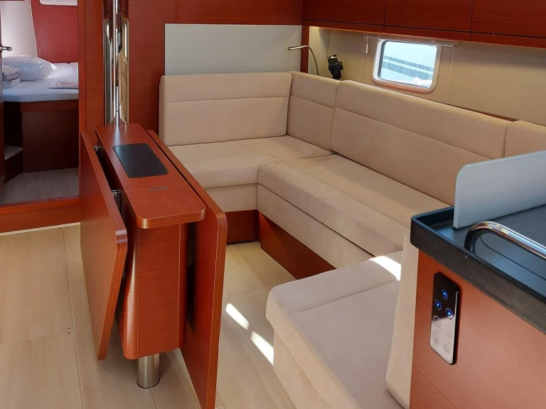 Voilier à louer à Lávrio au meilleur prix