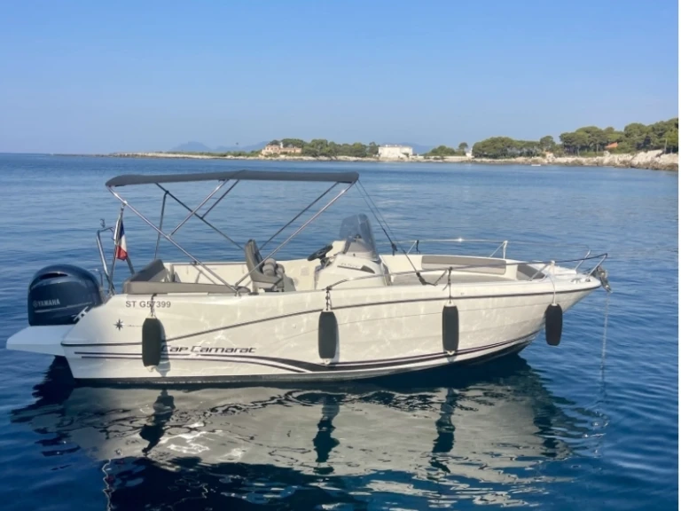 Location Bateau à moteur à Antibes - Jeanneau Cap Camarat 6.5 CC Serie 3