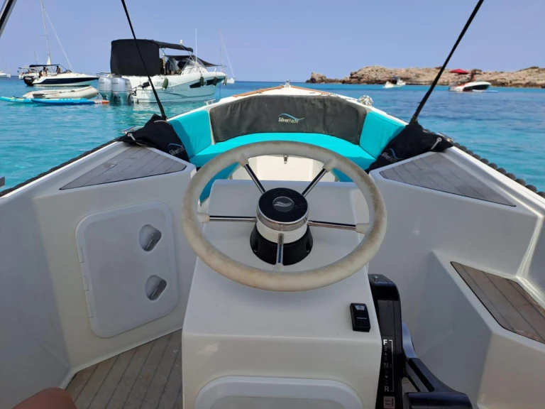 Bateau à moteur à louer à Málaga au meilleur prix