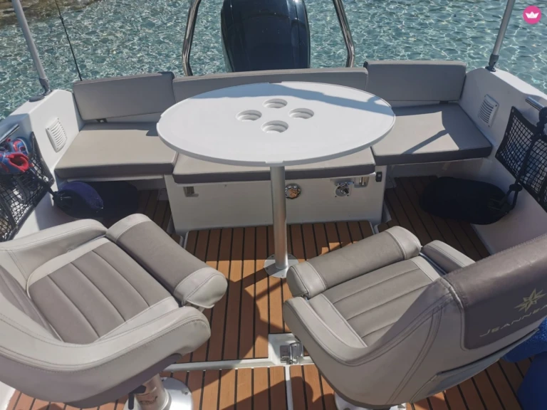 Louez un Jeanneau Cap Camarat 5.5 WA Serie 2 à Saint-Florent