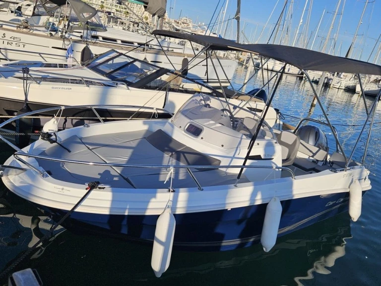 Location bateau Saint-Florent pas cher Cap Camarat 5.5 WA Serie 2