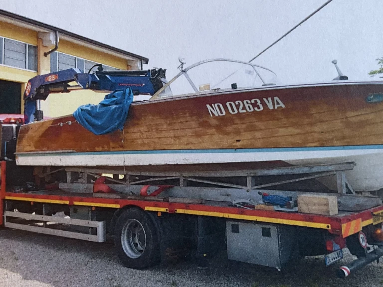 Bateau à moteur à louer à Kreisfreie Stadt Potsdam au meilleur prix