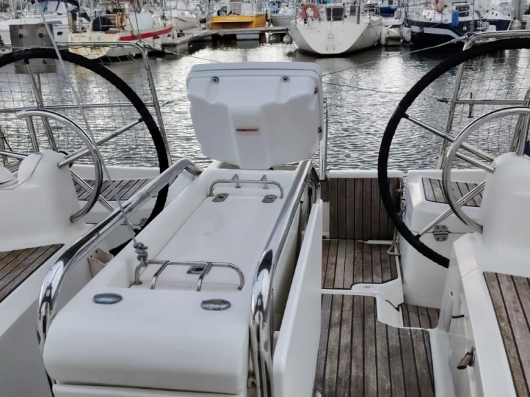 Louer Voilier avec ou sans skipper Jeanneau à Port-Haliguen