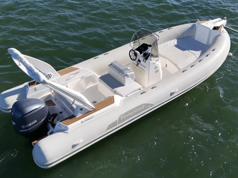 Capelli Tempest 770 Luxe a louer à Grand Piquey