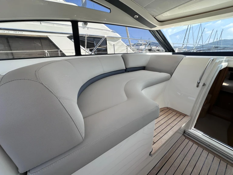 Location Bateau à moteur Princess avec permis