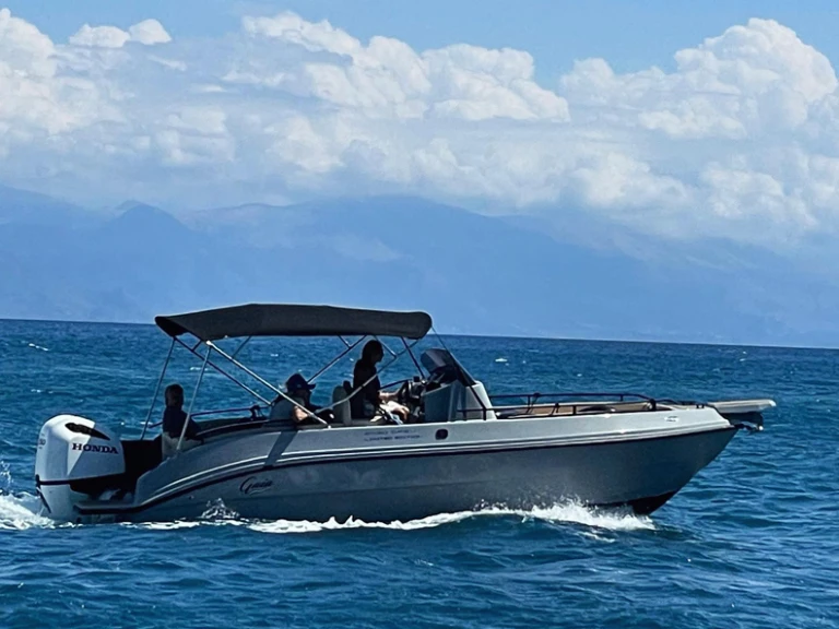 Bateau à moteur à louer à Poreč au meilleur prix