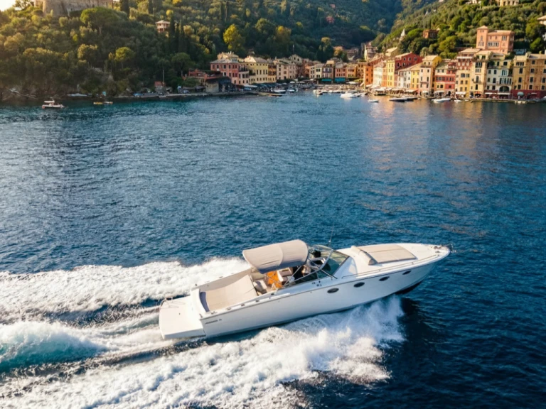 Louer Bateau à moteur avec ou sans skipper Tornado Marine à Portofino