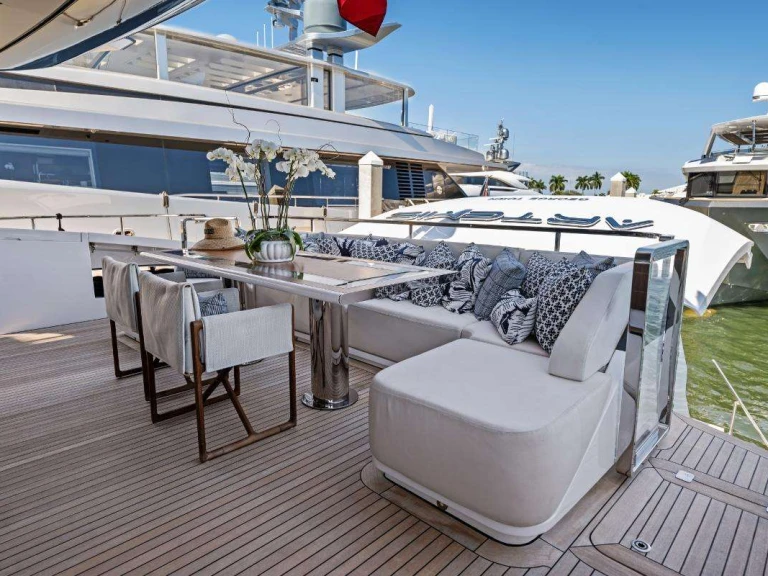 Location Yacht Mangusta avec permis