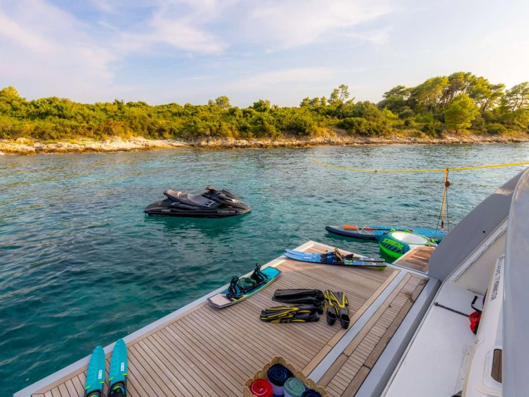 Louer Yacht avec ou sans skipper Ferretti à Rogoznica