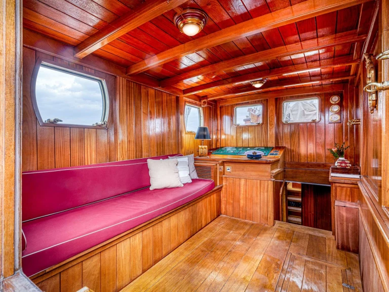 Louez un Schooner O'Remington  à Cannes