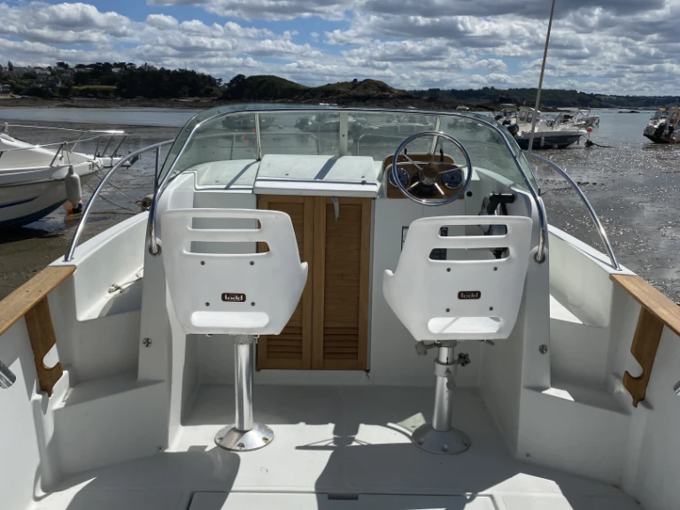 Location Bateau à moteur à Erquy - Jeanneau Cap Camarat 615 WA